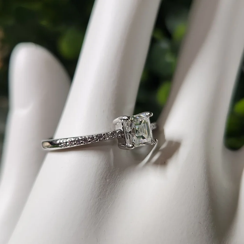 Women's Silver Moissanite Ring Size 7